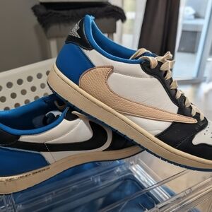 Jordan 1 Retro Low OG SP Fragment x Travis Scott sneaker